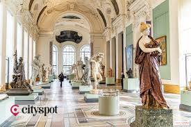 Ein Ausstellungssaal im Petit Palais in Paris