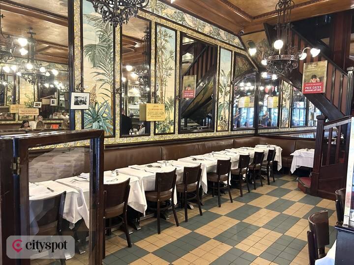 利普啤酒餐厅（Brasserie Lipp） — 美好年代风格的室内，圣日耳曼大道