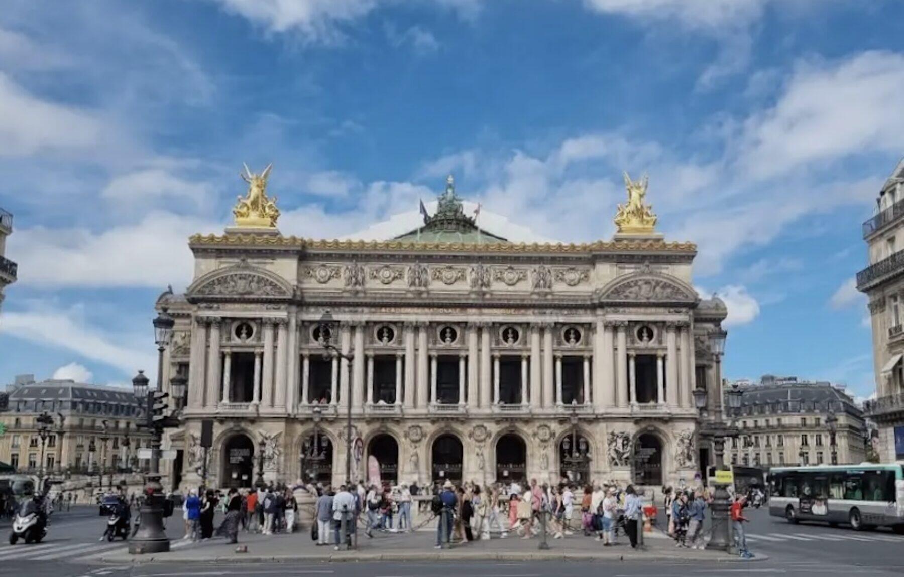 Die Fassade der Opéra Garnier in Paris